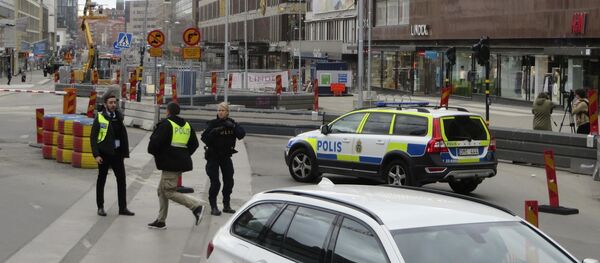 ストックホルム テロ犯行のトラック内部から爆破物が発見 ストックホルム テロ犯行のトラック内部から爆破物が発見 - Sputnik 日本