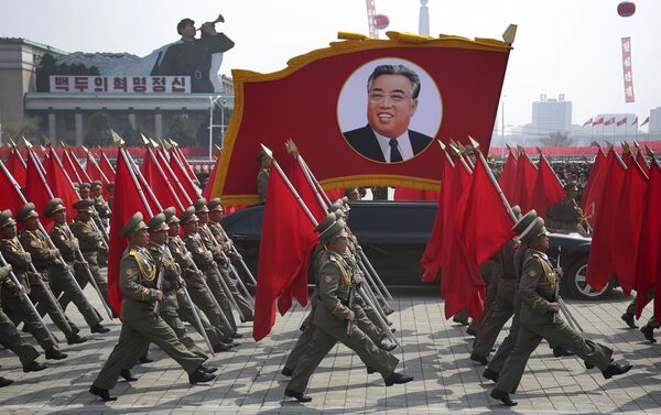 写真はピョンヤンでの金日成誕生１０５周年軍事パレードで披露された兵器 - Sputnik 日本