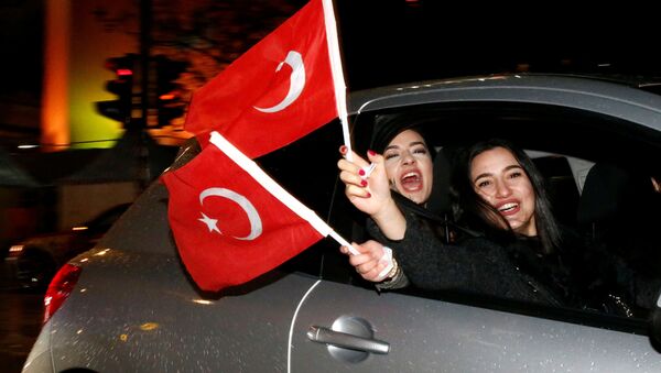 トルコ国民投票　暫定結果発表 - Sputnik 日本