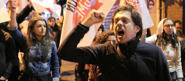 イスタンブールで数千人が国民投票の結果に抗議 - Sputnik 日本