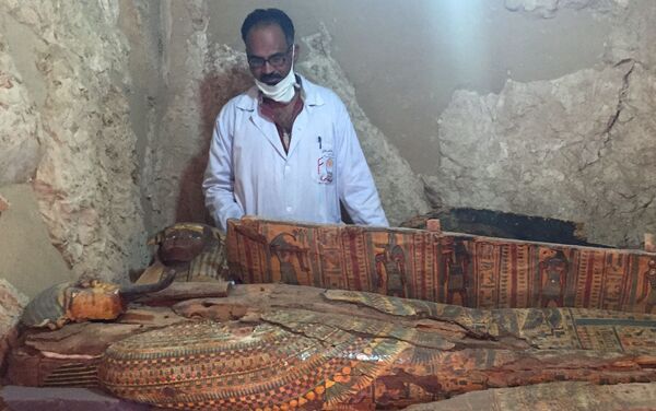 エジプトの考古学者がルクソール近郊で未知の墓を発見 - Sputnik 日本