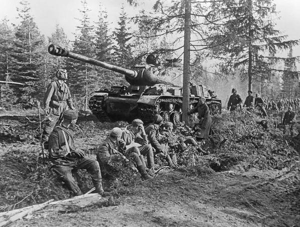 1945年、ベルリン侵攻で用いられたソ連の重戦車「IS」 名称のISは時の指導者ヨシフ・スターリンの頭文字から。 1945年、ベルリン侵攻で用いられたソ連の重戦車「IS」 名称のISは時の指導者ヨシフ・スターリンの頭文字から。 - Sputnik 日本
