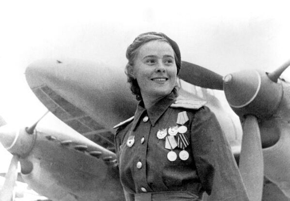 第125女性親衛航空連隊の航空大隊副長でソビエト連邦英雄のマリヤ・ドリナ - Sputnik 日本