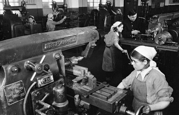 トゥーラ機械工場で軍用品を出荷する。1944年 - Sputnik 日本