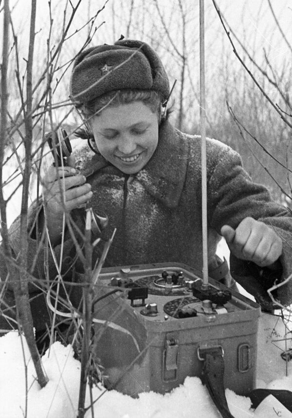 大祖国戦争中、野戦電話を扱う女性通信兵 - Sputnik 日本