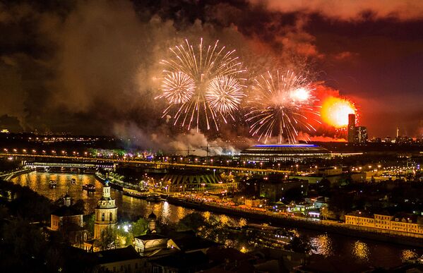 モスクワ、雀が丘での戦勝記念日の花火 - Sputnik 日本