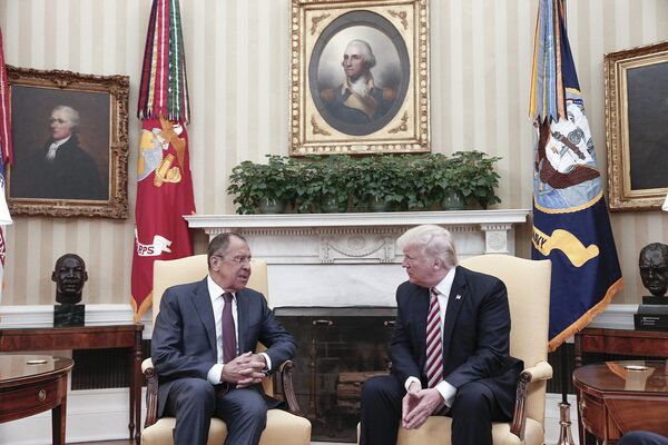 ワシントンで会談したロシアのセルゲイ・ラヴロフ外相と米国のドナルド・トランプ大統領 - Sputnik 日本