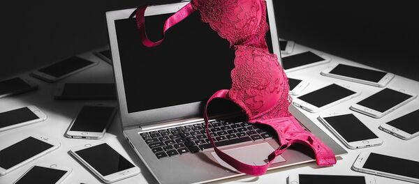 Explicit material - Sputnik 日本