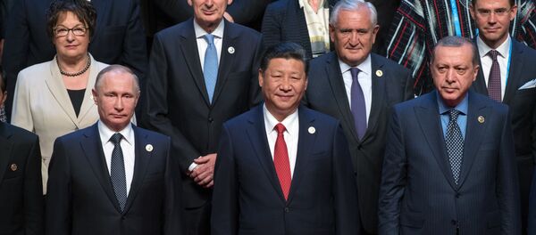 プーチン大統領、ピアノを弾く　習主席との会談前に - Sputnik 日本