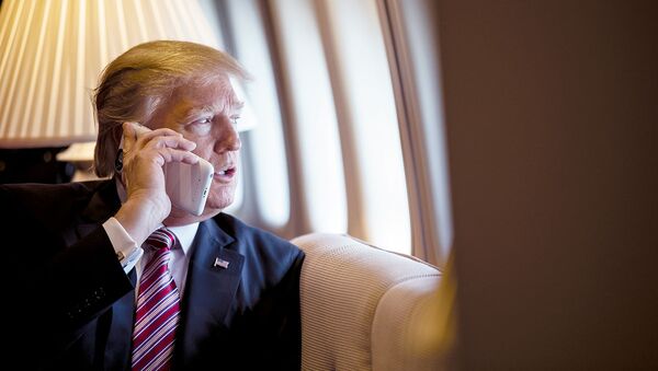トランプ大統領「個人用携帯電話を持っていない」 - Sputnik 日本