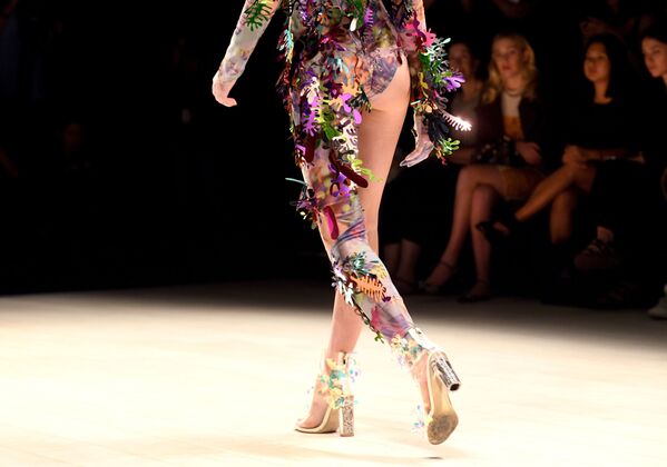 シドニーのオーストラリア・ファッションウィークでランウェイを歩くモデル - Sputnik 日本