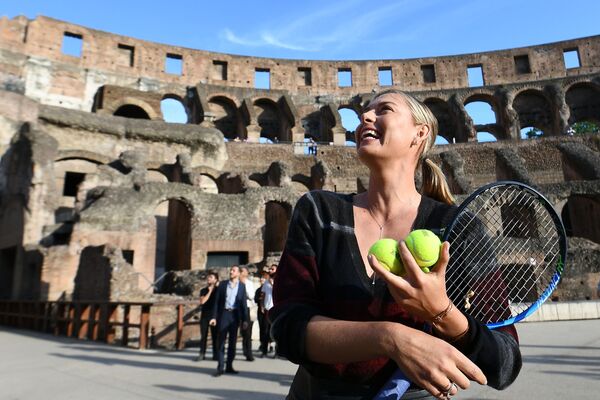 ローマのコロッセオに立つテニスプレーヤーのマリア・シャラポワ。 - Sputnik 日本