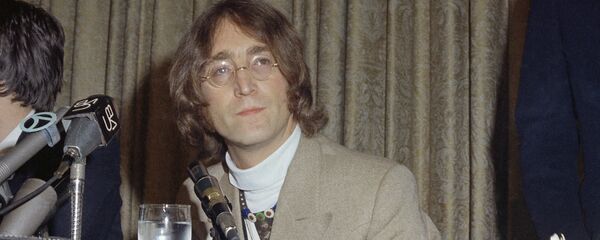 レノン直筆「ビートルズ」アルバムのデッサン　ＮＹで競売へ【写真】 - Sputnik 日本