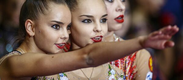 ロシアの双子の新体操選手アヴェリナ姉妹活躍　金メダル２つ - Sputnik 日本