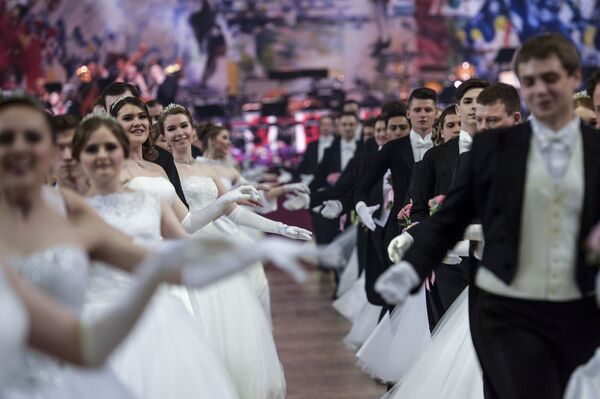 モスクワのゴスチーヌィ・ドヴォールで行われた第15回チャリティー・ウィーン舞踏会の参加者 - Sputnik 日本