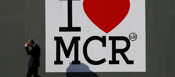 英マンチェスター爆破テロ　女性の命を救ったiPhone【写真】 - Sputnik 日本