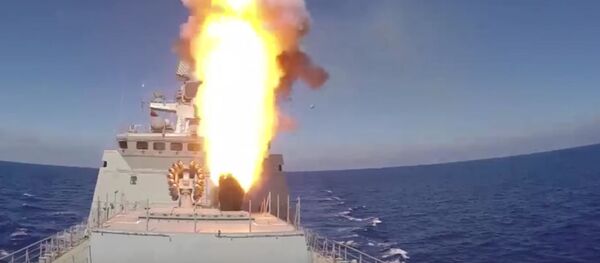 ロシア海軍の潜水艦「クラスノダール」 テロ組織「ダーイシュ(IS)」の施設に水中からミサイル攻撃 ロシア海軍の潜水艦「クラスノダール」 テロ組織「ダーイシュ(IS)」の施設に水中からミサイル攻撃 - Sputnik 日本