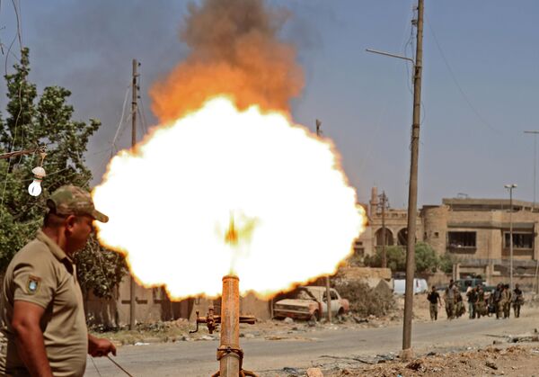 モスル西部で迫撃砲を撃つイラクの軍人 - Sputnik 日本