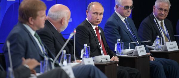 Президент РФ Владимир Путин принимает участие в пленарном заседании Бизнес-диалог Россия США Санкт-Петербургского международного экономического форума 2017 в конгрессно-выставочном центре Экспофорум Президент РФ Владимир Путин принимает участие в пленарном заседании Бизнес-диалог Россия США Санкт-Петербургского международного экономического форума 2017 в конгрессно-выставочном центре Экспофорум - Sputnik 日本