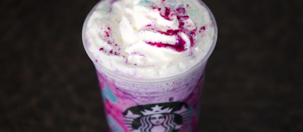 インスタグラムの新たなトレンド ピンク色のコーヒー、虹色のトースト、ぴかぴか光る飾り付きの麺【写真】 インスタグラムの新たなトレンド ピンク色のコーヒー、虹色のトースト、ぴかぴか光る飾り付きの麺【写真】 - Sputnik 日本