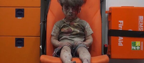 「シリア人の苦しみの象徴」と呼ばれる男の子の家族は、アサド大統領を支持した【写真】 - Sputnik 日本