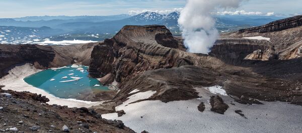 カムチャツカのクリュチェフスキー火山、２日で３回目の噴煙柱 - Sputnik 日本