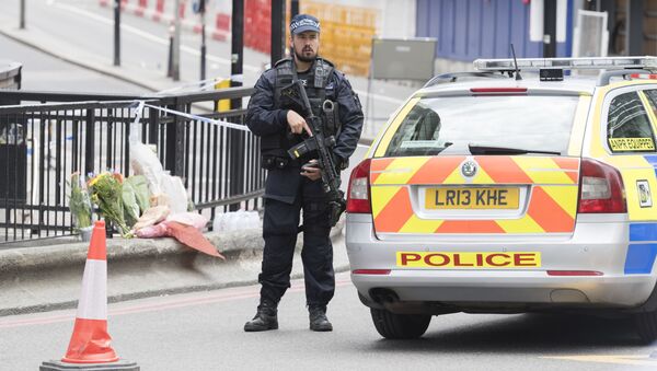 Полицейский кордон на северной стороне Лондонского моста после теракта в ночь на 4 июня - Sputnik 日本