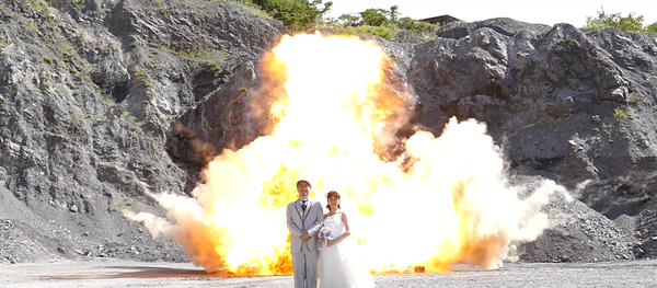 爆発を背景に結婚フォトセッション!日本 爆発を背景に結婚フォトセッション!日本 - Sputnik 日本