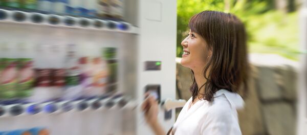 食べ物が「大当たり」! 食品の自動販売機から全商品が出てきた【写真】 食べ物が「大当たり」! 食品の自動販売機から全商品が出てきた【写真】 - Sputnik 日本