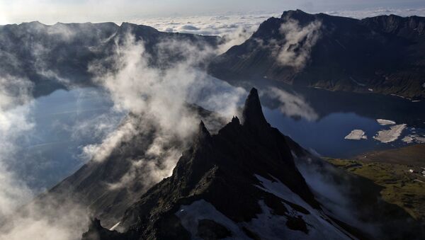 カムチャツカのシベルチ火山が６５００メートルの噴煙を噴き上げる - Sputnik 日本