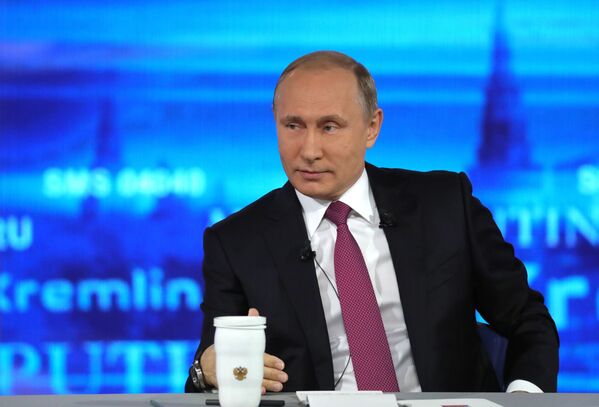 毎年恒例のテレビ番組「プーチン大統領とのダイレクトライン」に出演したプーチン大統領 - Sputnik 日本