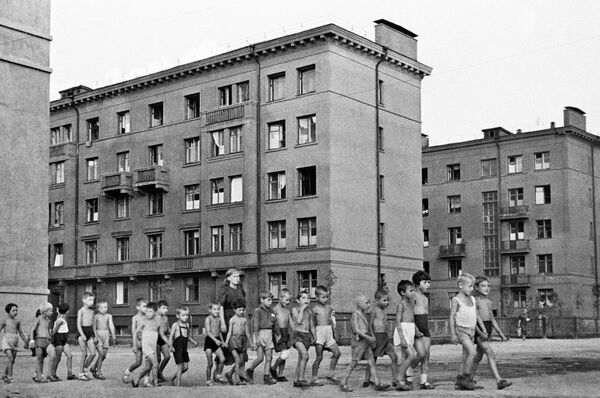 街中の子どもたち。1941年6月23日、モスクワにて - Sputnik 日本