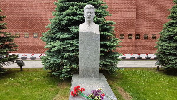 クレムリン・ネクロポリスにあるヨシフ・スターリンの墓。1987年12月18日－1953年3月5日 - Sputnik 日本