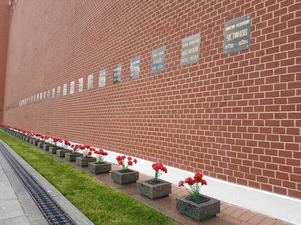 クレムリン墓地には115人の遺骨が納められている。 - Sputnik 日本