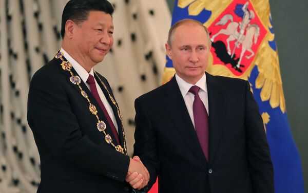 プーチン大統領、習国家主席にロシア最高勲章を授与 - Sputnik 日本