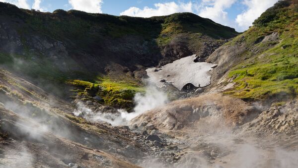 カムチャッカ、クリュチェフスキー火山が５千メートルの噴煙柱【写真】 - Sputnik 日本