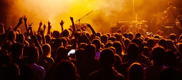 独　年金生活者ら、高齢者施設から脱走しロックフェスへ - Sputnik 日本