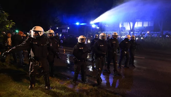 反Ｇ２０デモで警官７６人負傷　ドイツ【写真・動画】 - Sputnik 日本