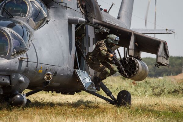 Mi35M攻撃ヘリコプターの訓練飛行　ロシア・クラスノダール地方で - Sputnik 日本