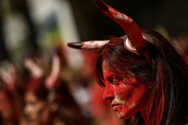 闘牛反対デモの参加者　スペイン・ナバーラ州の州都パンプローナで行なわれるサン・フェルミン祭開催前日 - Sputnik 日本