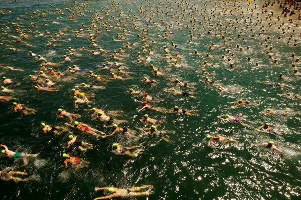 1万人以上参加のチューリヒ湖横断水泳大会 - Sputnik 日本