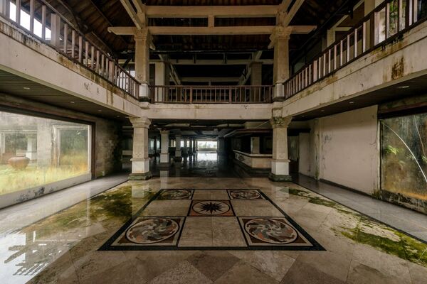 写真を見ると、建設作業は最終段階になって中止されたことが分かる。 写真を見ると、建設作業は最終段階になって中止されたことが分かる。 - Sputnik 日本