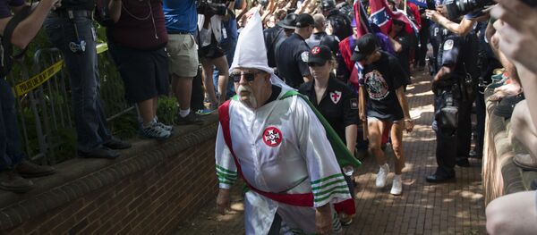 KKKがデモ 奴隷制支持南部の将軍像撤去に反対 米【写真】 KKKがデモ 奴隷制支持南部の将軍像撤去に反対 米【写真】 - Sputnik 日本