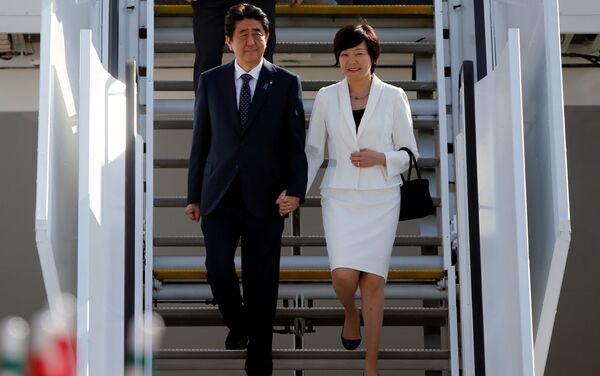 安倍首相とその妻、昭恵夫人 - Sputnik 日本