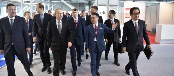 プーチン大統領は現在、エカチェリンブルグで開催中の外国の最新技術を紹介する展示会「インノプロム」を訪れ、日本のハイテクを視察している。プーチン大統領は現在、エカチェリンブルグで開催中の外国の最新技術を紹介する展示会「インノプロム」を訪れ、日本のハイテクを視察している。 プーチン大統領は現在、エカチェリンブルグで開催中の外国の最新技術を紹介する展示会「インノプロム」を訪れ、日本のハイテクを視察している。プーチン大統領は現在、エカチェリンブルグで開催中の外国の最新技術を紹介する展示会「インノプロム」を訪れ、日本のハイテクを視察している。 - Sputnik 日本