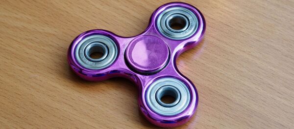 ハンドスピナーをしっぽで回す日本の猫の器用さに世界が驚く【動画】 ハンドスピナーをしっぽで回す日本の猫の器用さに世界が驚く【動画】 - Sputnik 日本