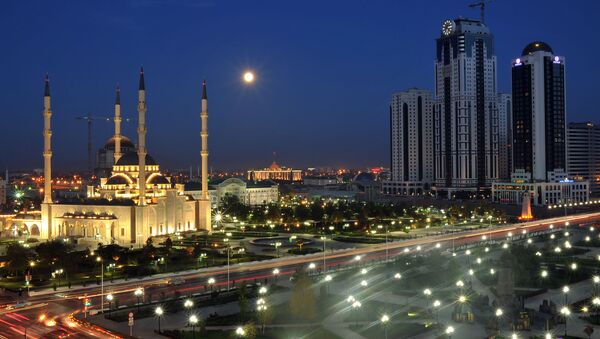 Вид на центральную мечеть им. Ахмата Кадырова Сердце Чечни и комплекс высотных зданий Грозный Сити в Грозном - Sputnik 日本