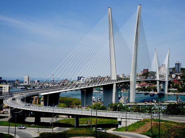 イスタンブールのボスポラス大橋に似ていますが･･･　これはウラジオストクのゴールデンブリッジです。 - Sputnik 日本