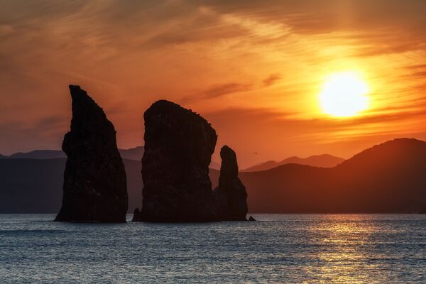 カムチャッカの三兄弟岩を望む絶景。 - Sputnik 日本