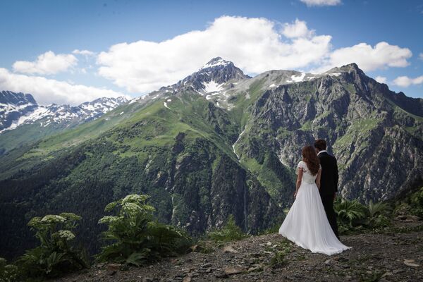 新婚夫婦　ドンバイにあるオールシーズン山岳リゾートで - Sputnik 日本